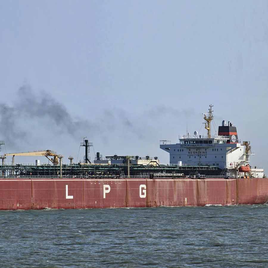 এলপিজি নিয়ে আমেরিকা থেকে ভারতে এল পণ্যবাহী জাহাজ।