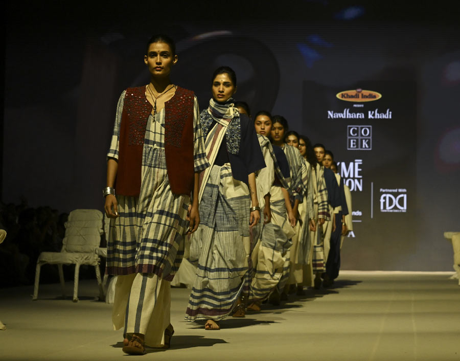 ল্যাকমে ফ্যাশন উইকে খাদি।