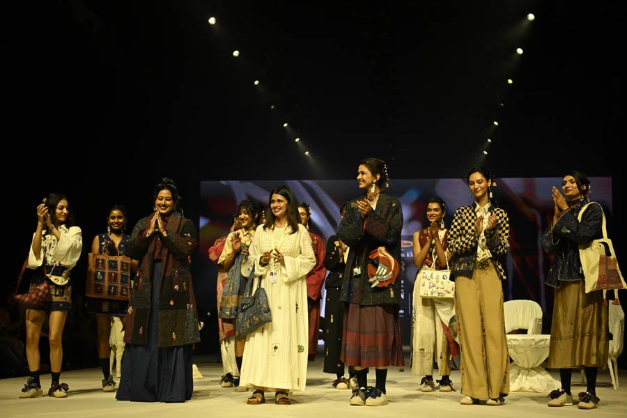 সঙ্গীতশিল্পী রাজা কুমারীও ‘মেড ইন ইন্ডিয়া’ গানের সুরে মাতিয়ে রাখলেন মার্জার সরণি।