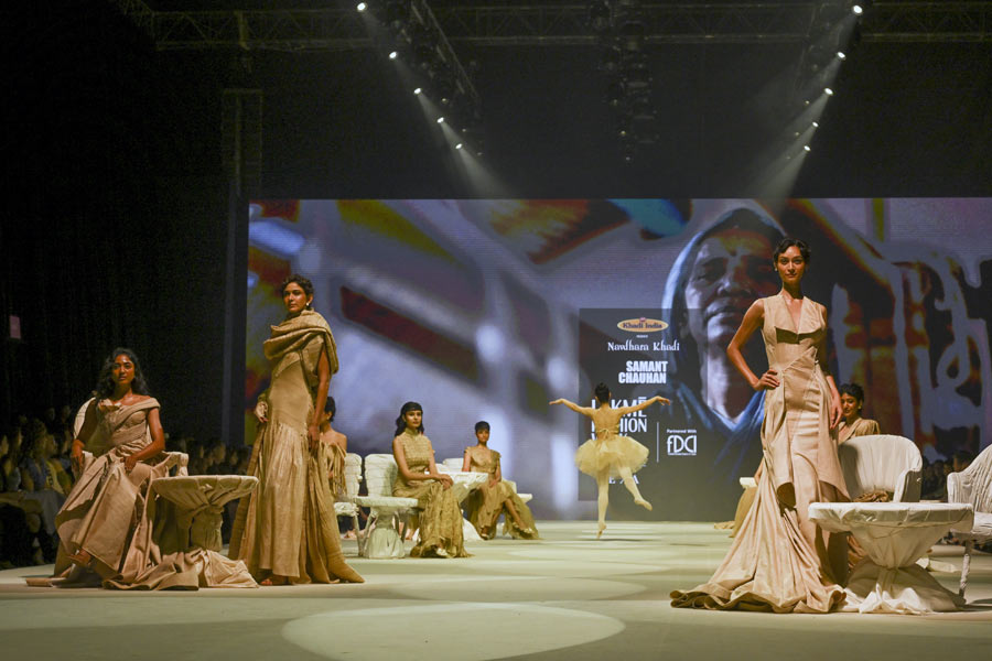 ঐতিহ্য আর সমকালীন উদ্ভাবনী শক্তি মিলল একই সুতোয়।