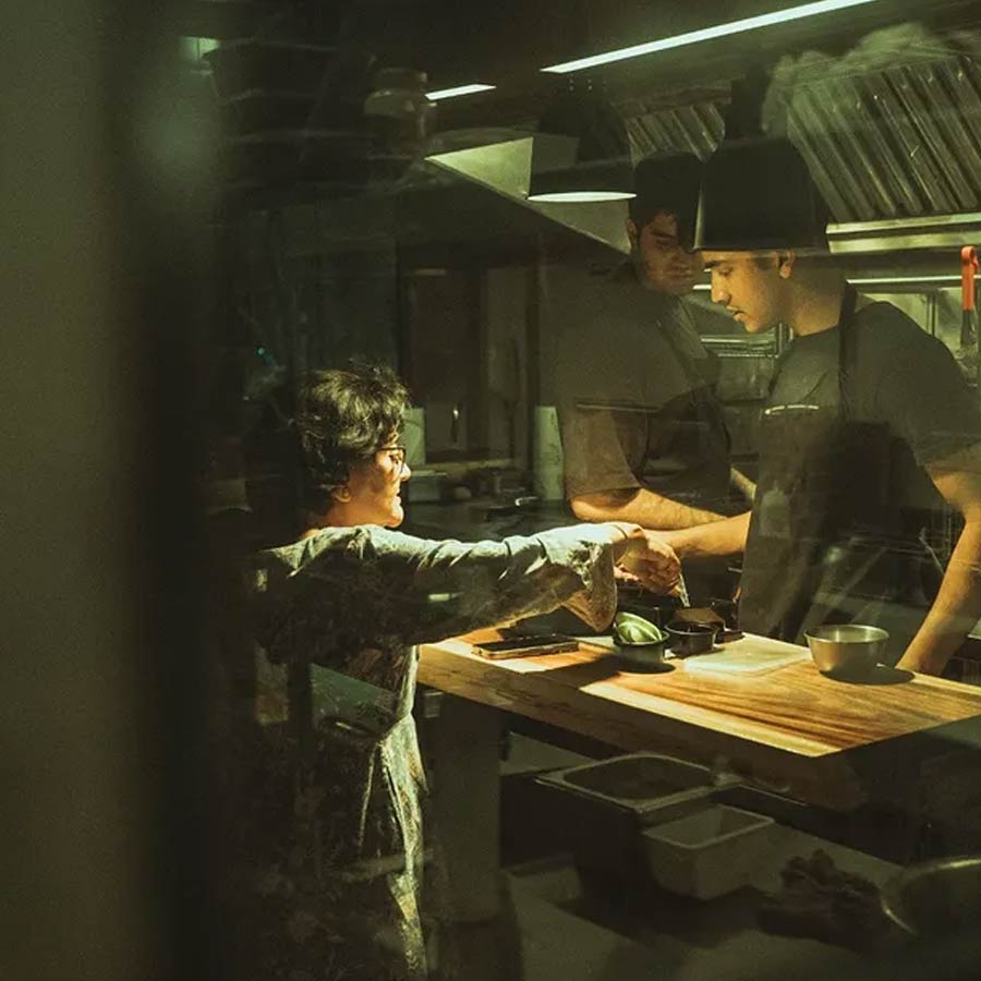 বাঙালি খাবারের সঙ্গে জাপনি ও কোরীয় খাবারের ফিউশন।