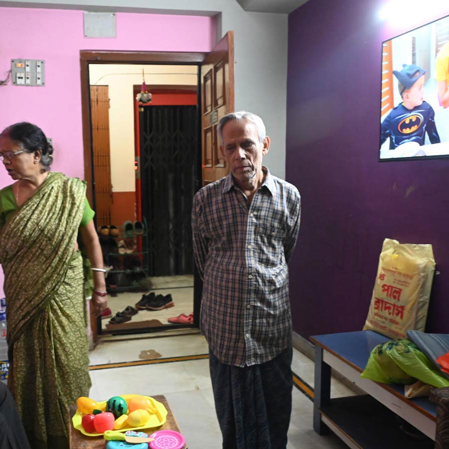 After the RG Kar Incident, Aroop Banerjee's parents are heart broken and worried