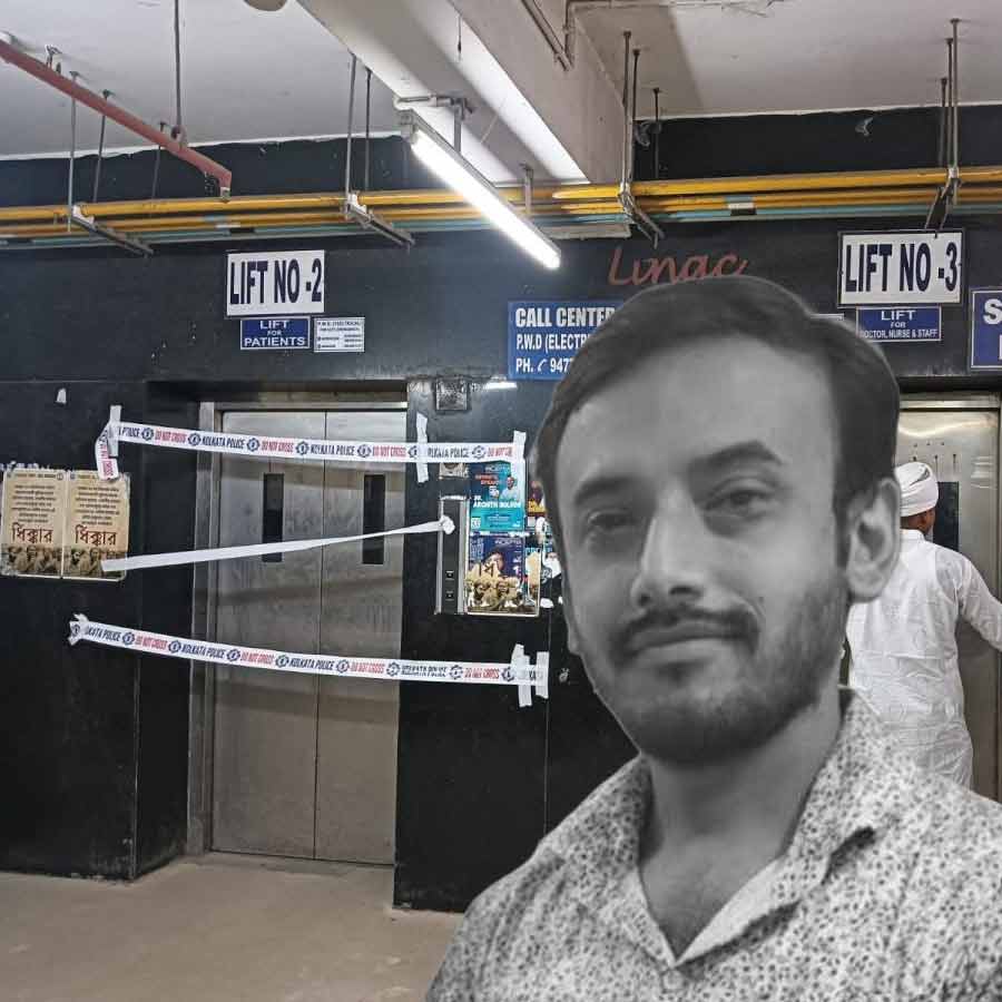 Police are investigating the role of liftmen and security guards at the Trauma Care Centre of RG Kar Medical College during the accident