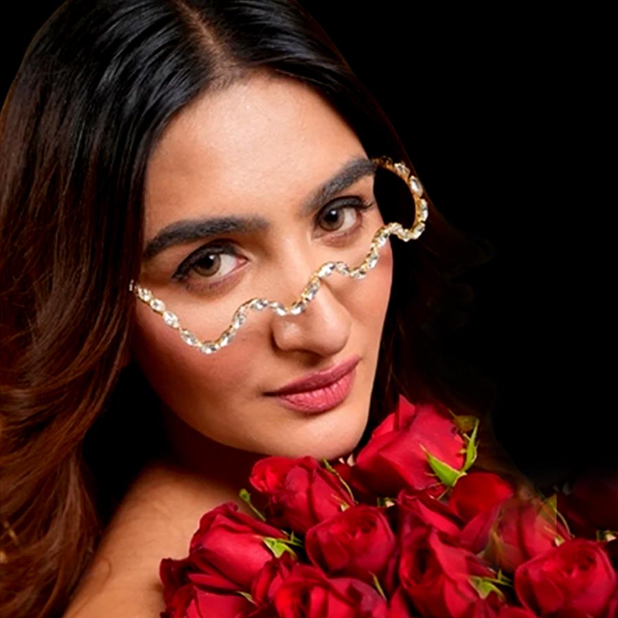 Elevate your style instantly, facelet can bring a glamorous twist to your face dgtl