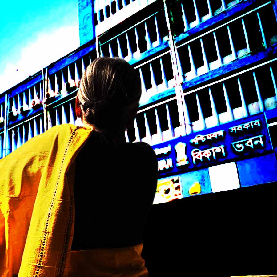 Teachers submit a memorandum at Bikash Bhavan seeking transfer dgtl