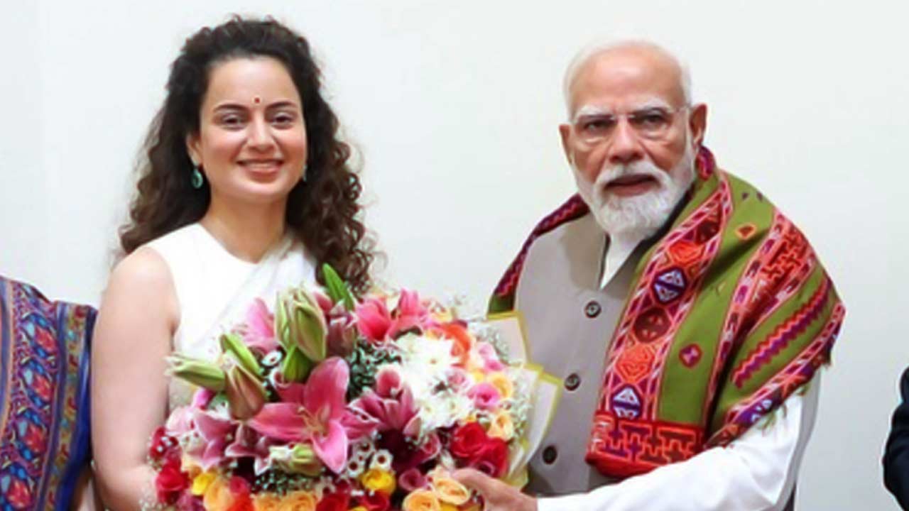 (বাঁ দিকে) কঙ্গনা রনৌত, (ডান দিকে) নরেন্দ্র মোদী।