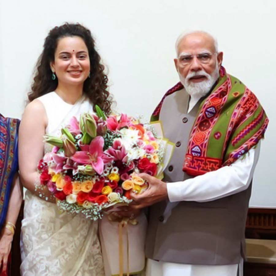 (বাঁ দিকে) কঙ্গনা রনৌত, (ডান দিকে) নরেন্দ্র মোদী।