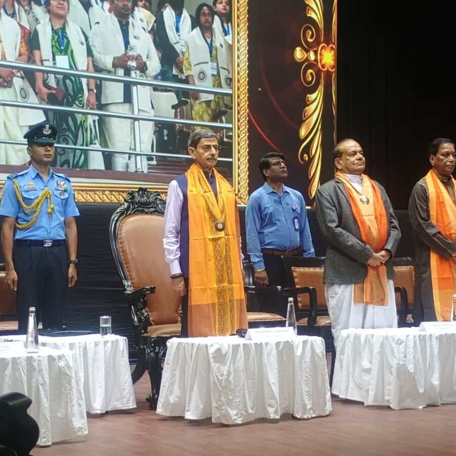 Chancellor and Governor R N Ravi addresses students at the convocation ceremony of the University of Calcutta dgtl