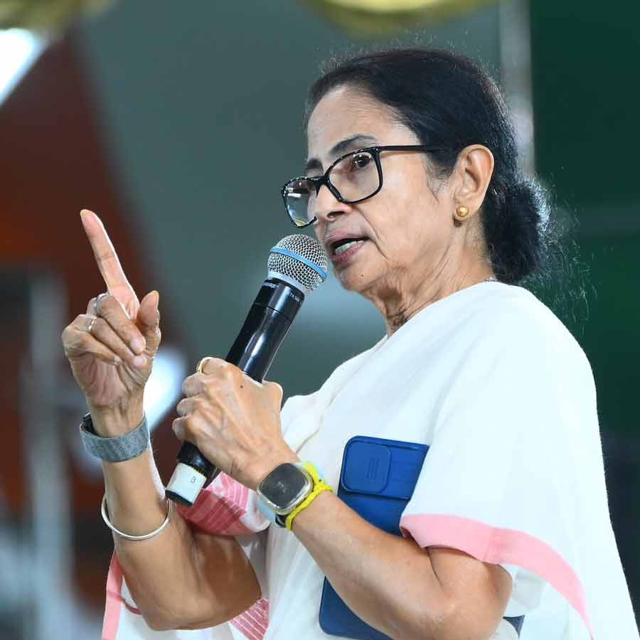 Ministers’ treatment outside the West Bengal: Chief Minister Mamata Banerjee’s approval made mandatory; Home Department issues notification