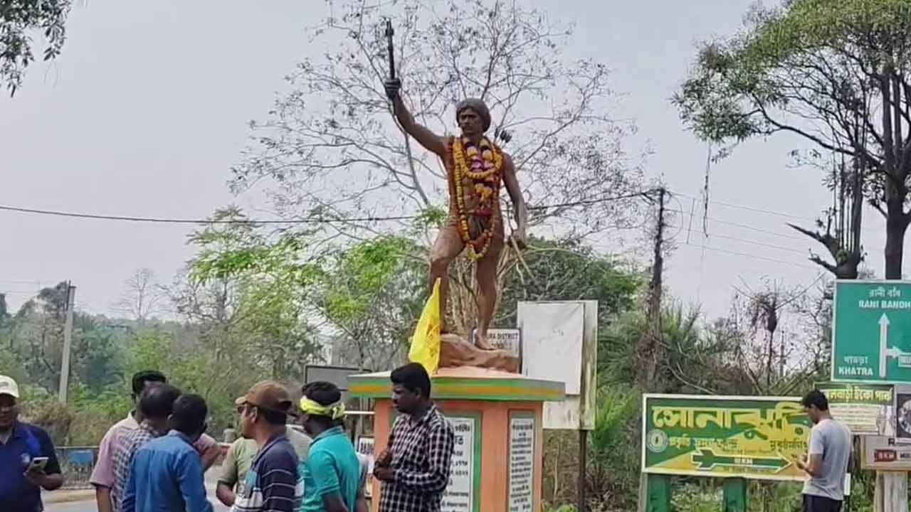 Bankura Statue Distortion