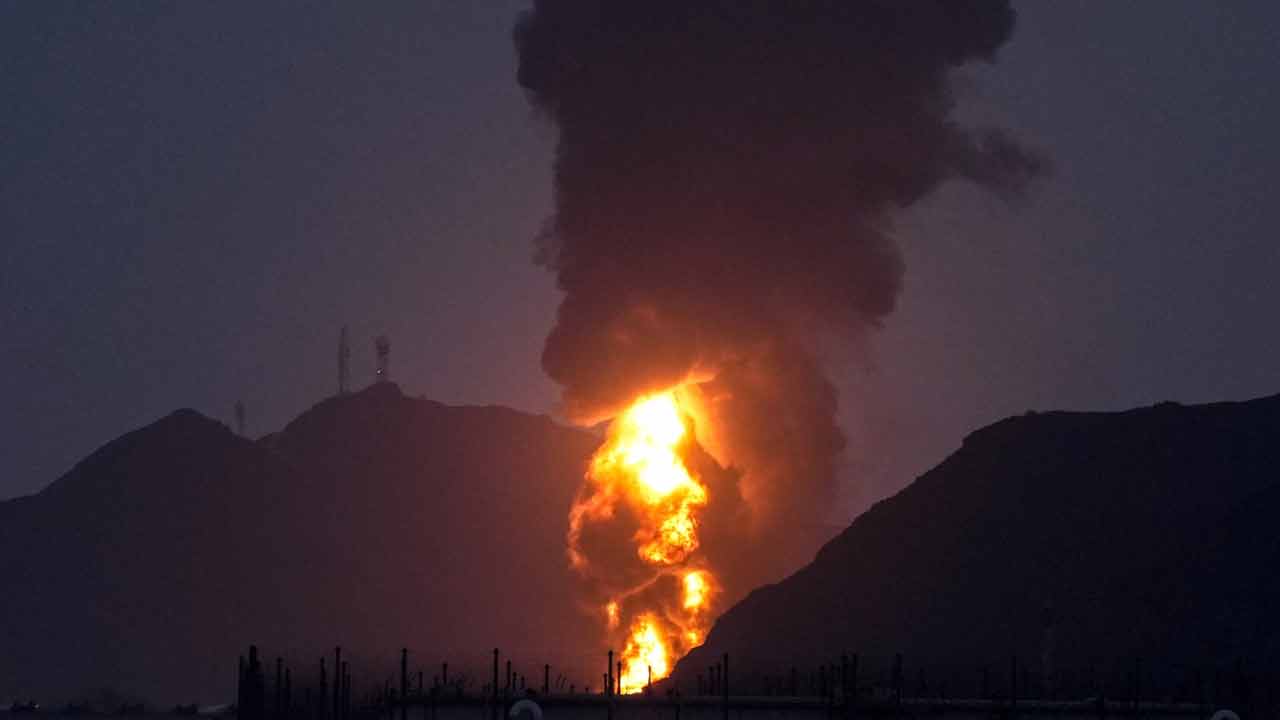 ইরানের ইসফাহানে হামলা। ছবি: রয়টার্স।