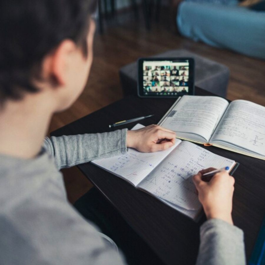 How many Online Graduate and Post Graduate Degree courses are available for Students and Working professionals Dgtl