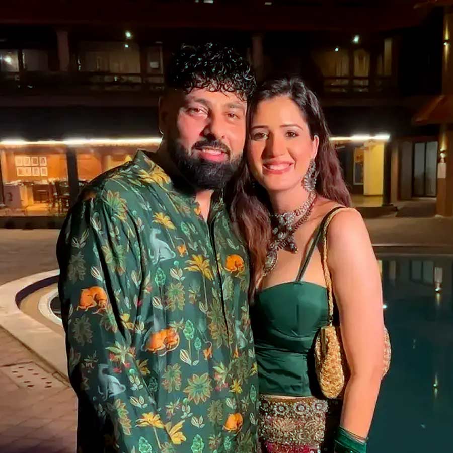 Who is Badshah wife isha rikhi here is the details dgtl