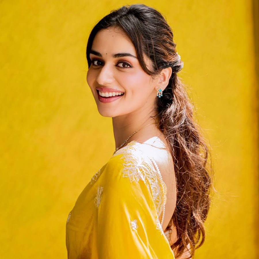 একাকিত্ব ঘোচানোর সহজ মন্ত্র শেখালেন মানুষী চিল্লর।