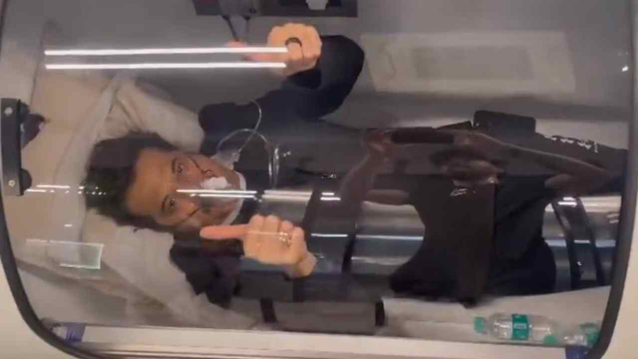 অক্সিজেন চেম্বারে অনিল কপূর।