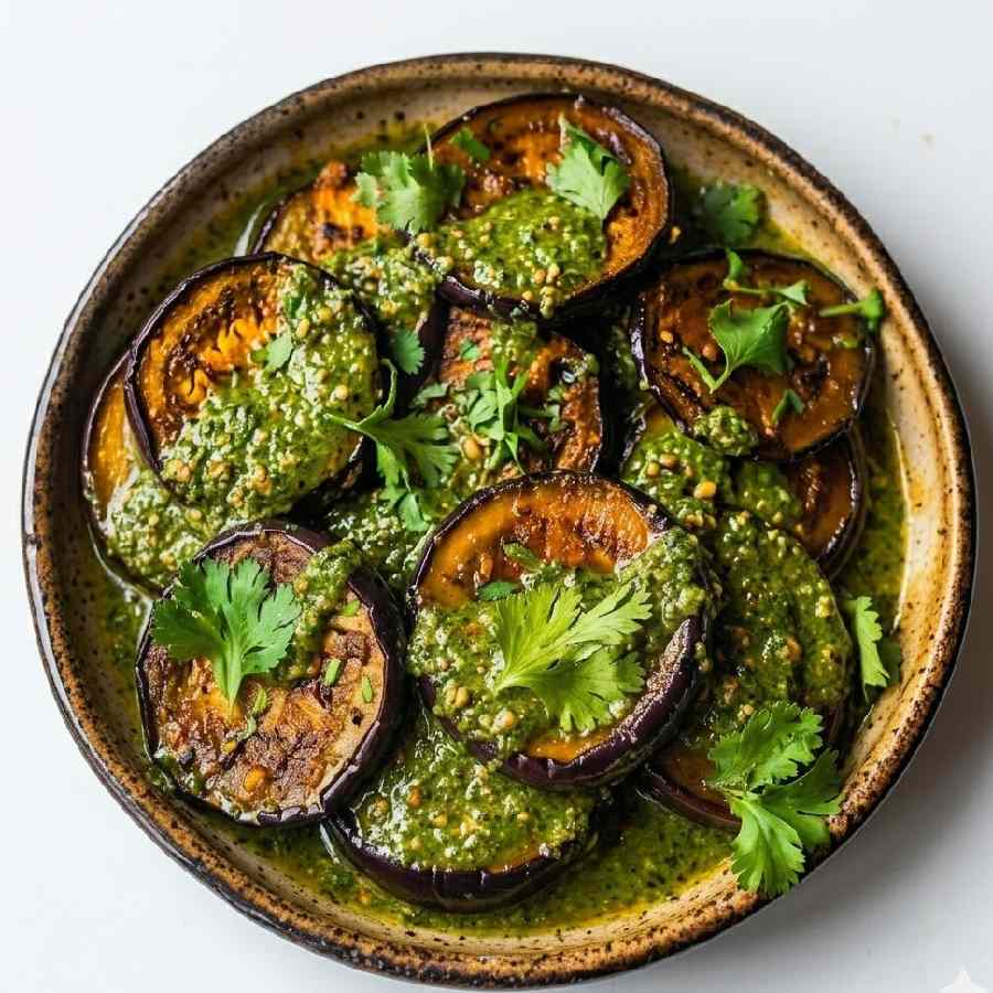 ধনেপাতা দিয়ে বেগুনের স্বাদেই জমবে দুপুরের ভোজ।