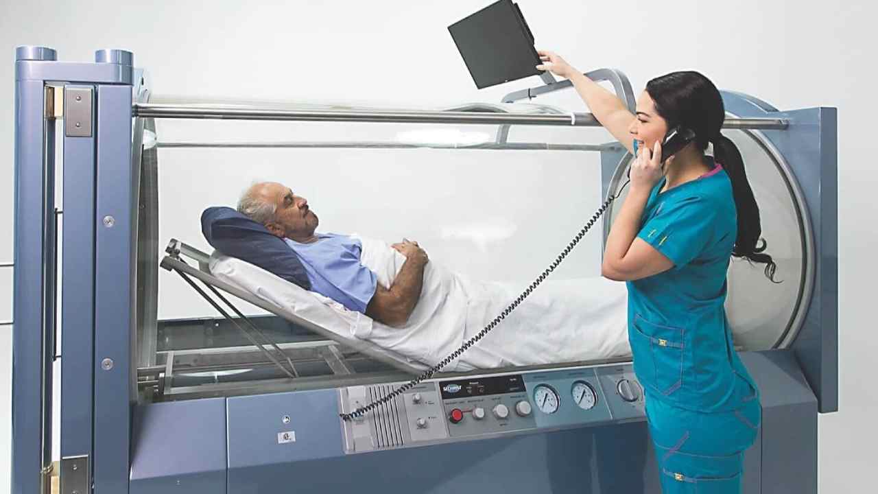 উচ্চচাপে শরীরে অক্সিজেন পাঠিয়ে রোগ নিরাময়ের চেষ্টা হয় হাইপারবারিক চেম্বারে।