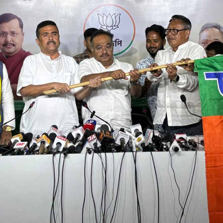 Greater Cooch Behar Peoples Association\\\\\\\'s leader Banshibadan Burman supports BJP