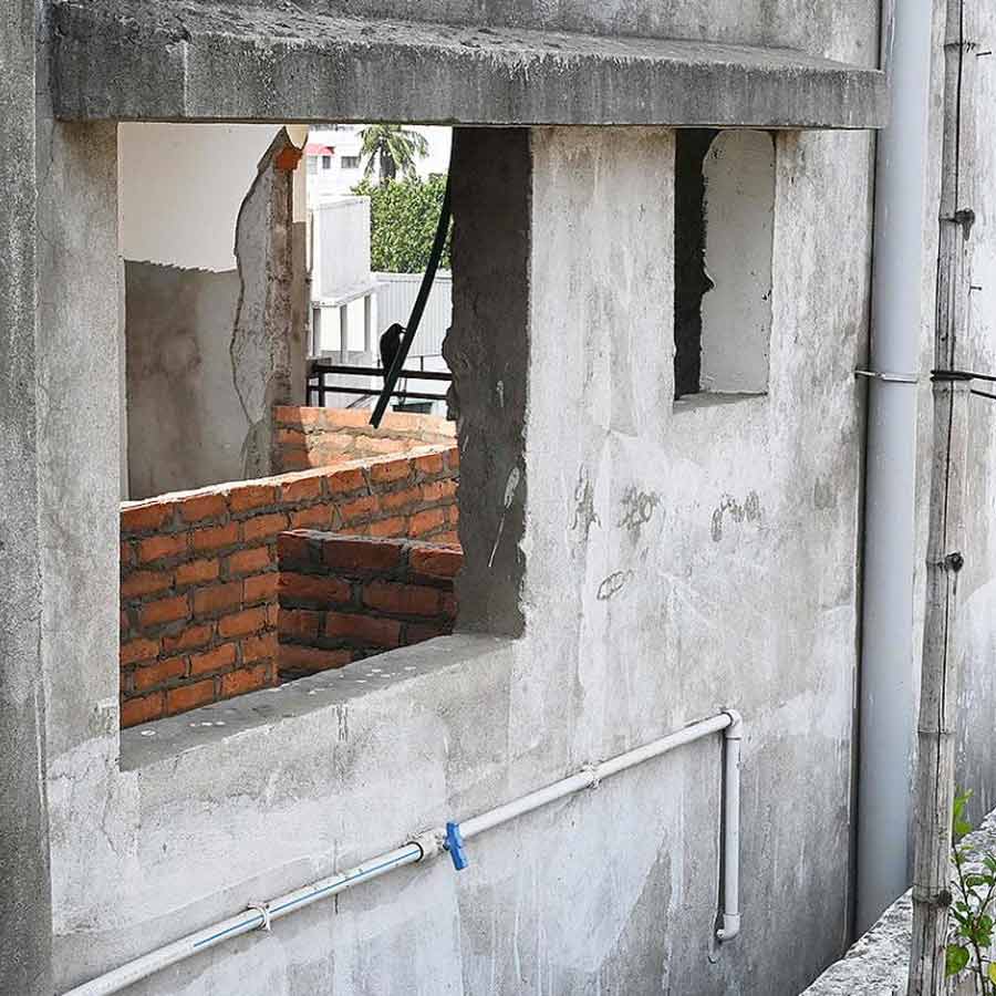 Panic arose as new construction had begun on the upper part of the demolished six-story building in Tangra