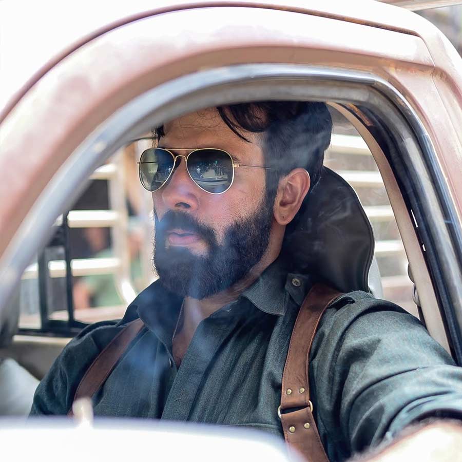 ছবিতে উজাইর বালোচের ভূমিকায় অভিনয় করেছেন দানিশ পাণ্ডর। শোনা যায়, সেই চরিত্রটিও নাকি বাস্তবে রয়েছে। বর্তমানে পাকিস্তানের কারাগারে রয়েছেন উজাইর। একসময় করাচির লিয়ারি এলাকার ‘অঘোষিত সম্রাট’ এবং কুখ্যাত গ্যাংস্টার ছিলেন তিনি।