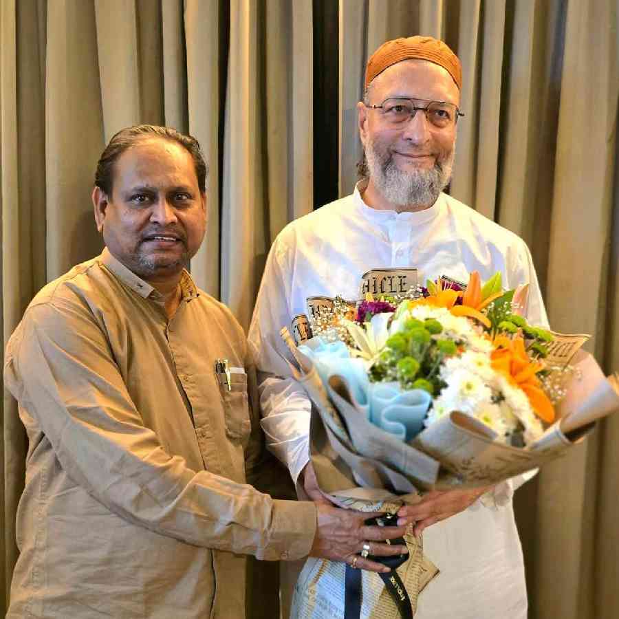 হুমায়ুন কবীর এবং আসাদউদ্দিন ওয়েইসি।