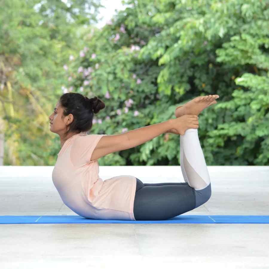 ধনুরাসন।