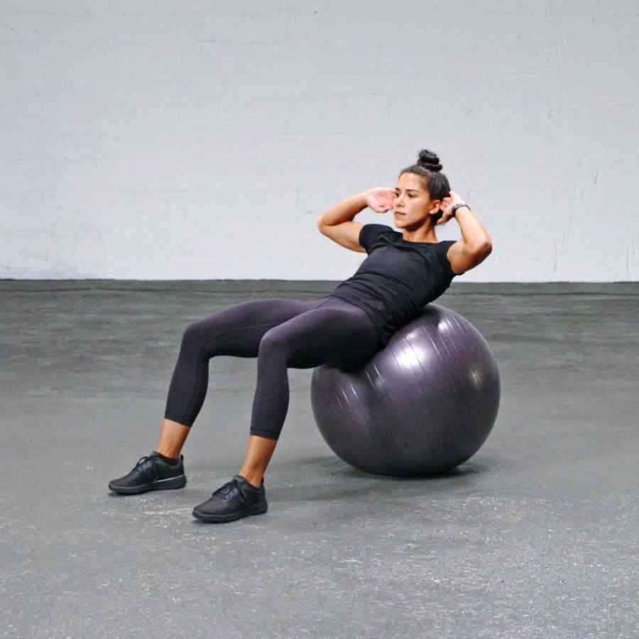বল ক্রাঞ্চ পিলাটেজ়।