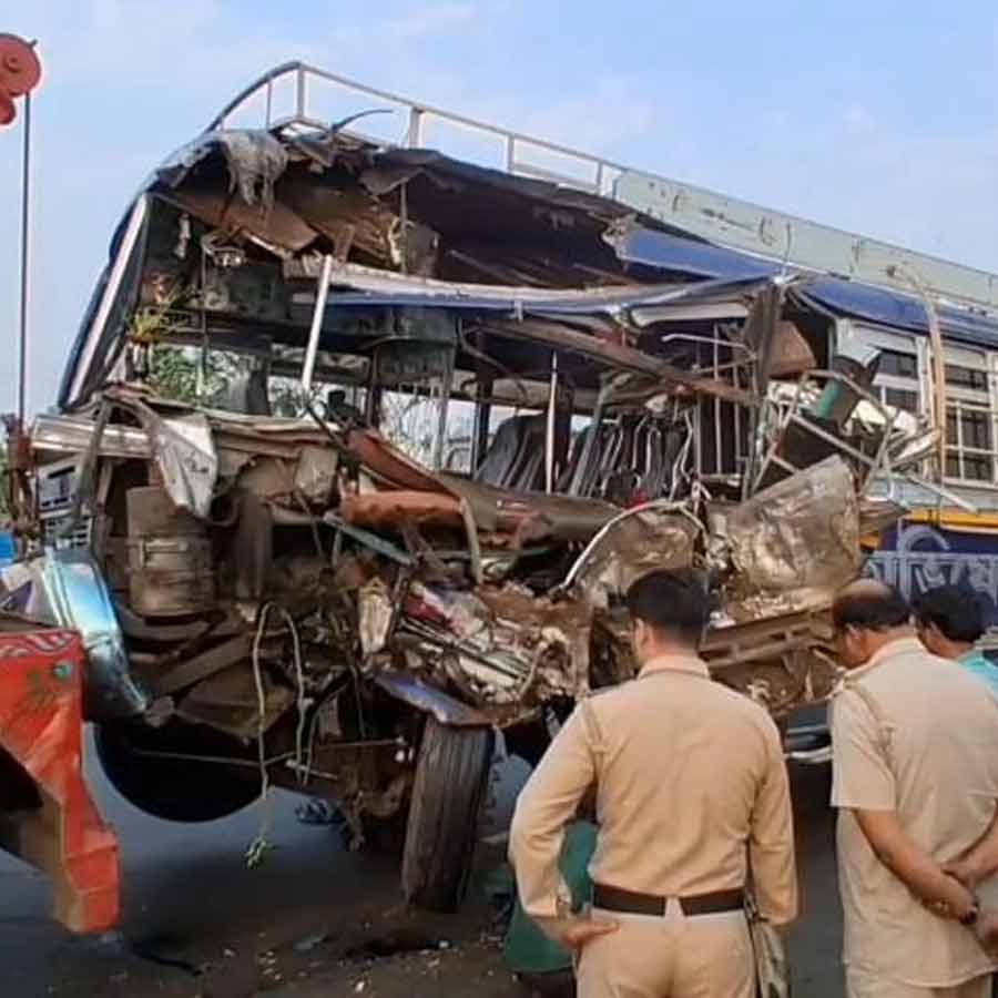 Several injured after passenger bus collided with a stranded truck in Purba Bardhaman dgtld