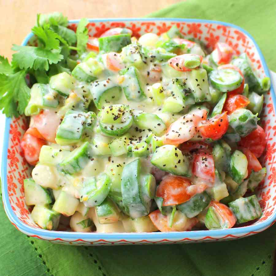 শসা-দইয়ের স্যালাড।