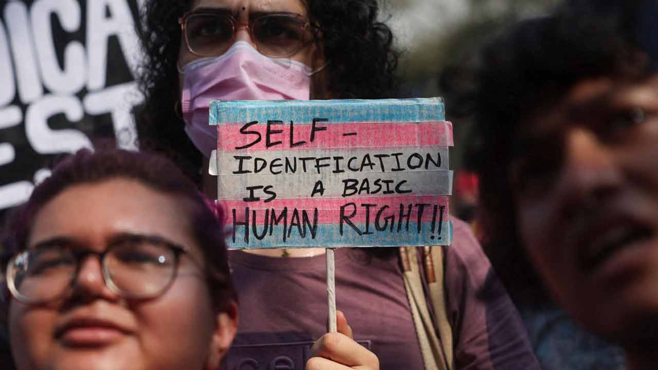 রূপান্তরকামী সুরক্ষা আইনের সংশোধনী বিল নিয়ে বিতর্ক বাড়ছে।