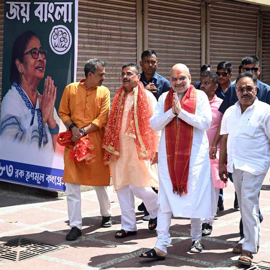 There are ample reasons for a large section of the people of West Bengal to be dissatisfied with the TMC government, still  they are ahead of the oppositions in this election