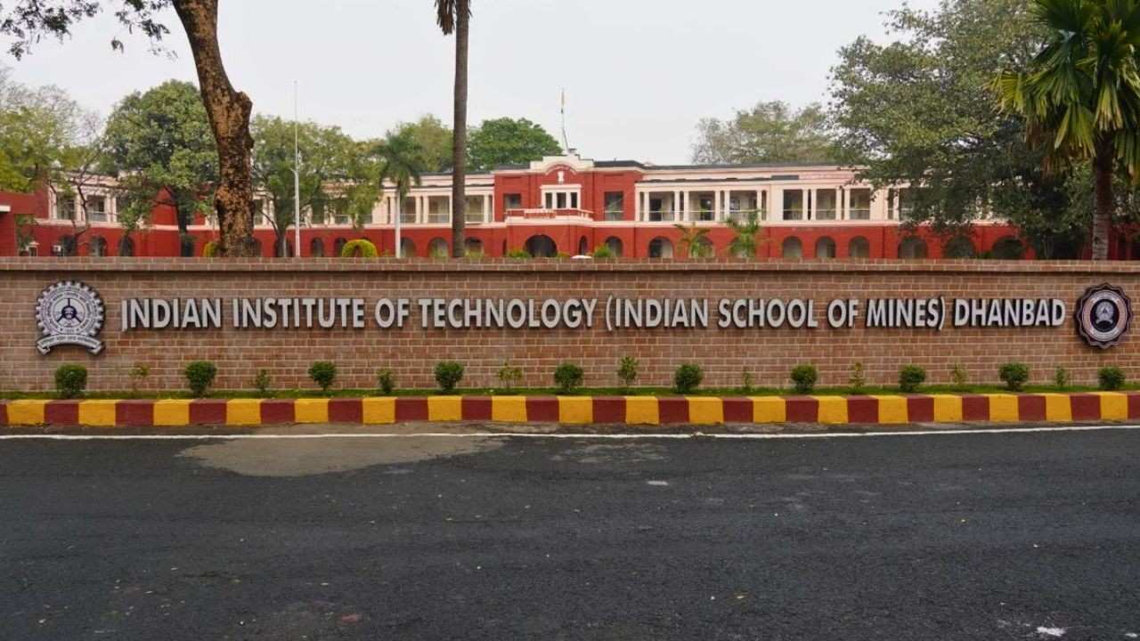 ইন্ডিয়ান ইনস্টিটিউট অফ টেকনোলজি (ইন্ডিয়ান স্কুল অফ মাইনস), ধানবাদ।