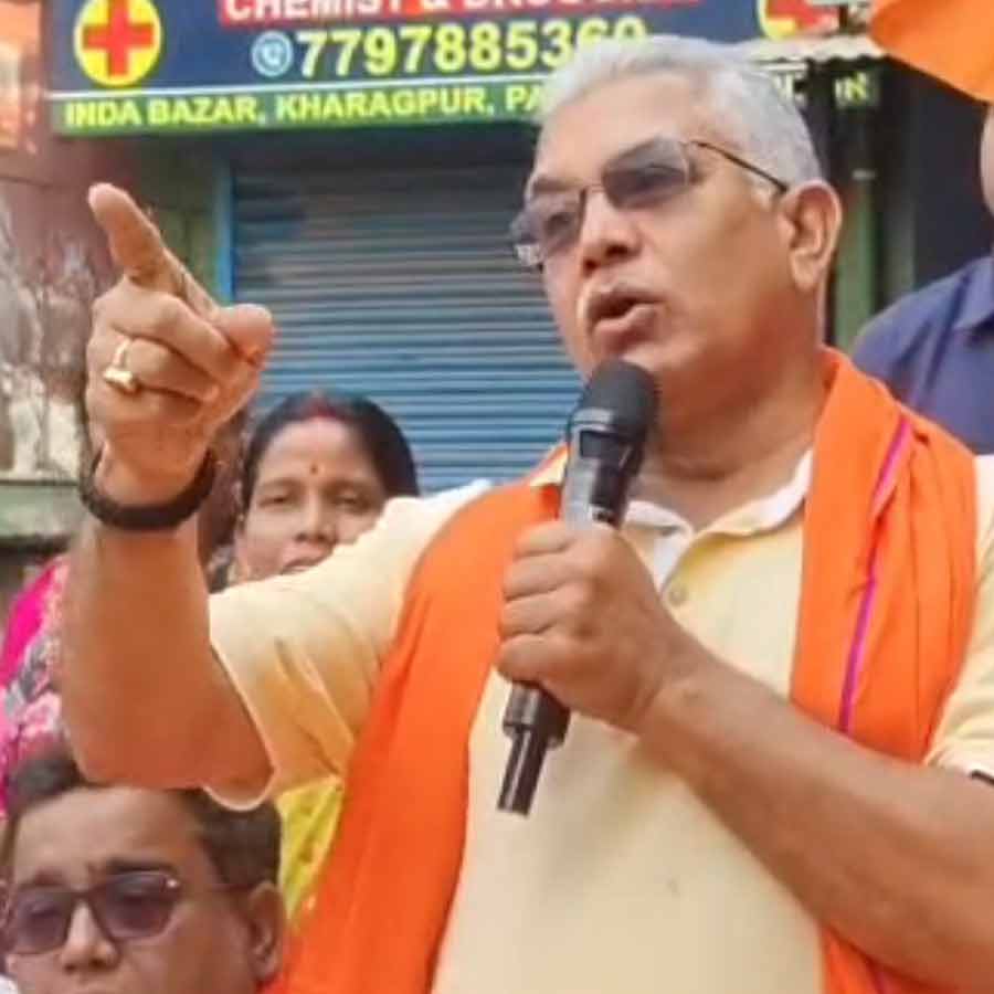 খড়্গপুরে বিজেপি প্রার্থী দিলীপ ঘোষ। বৃহস্পতিবার।