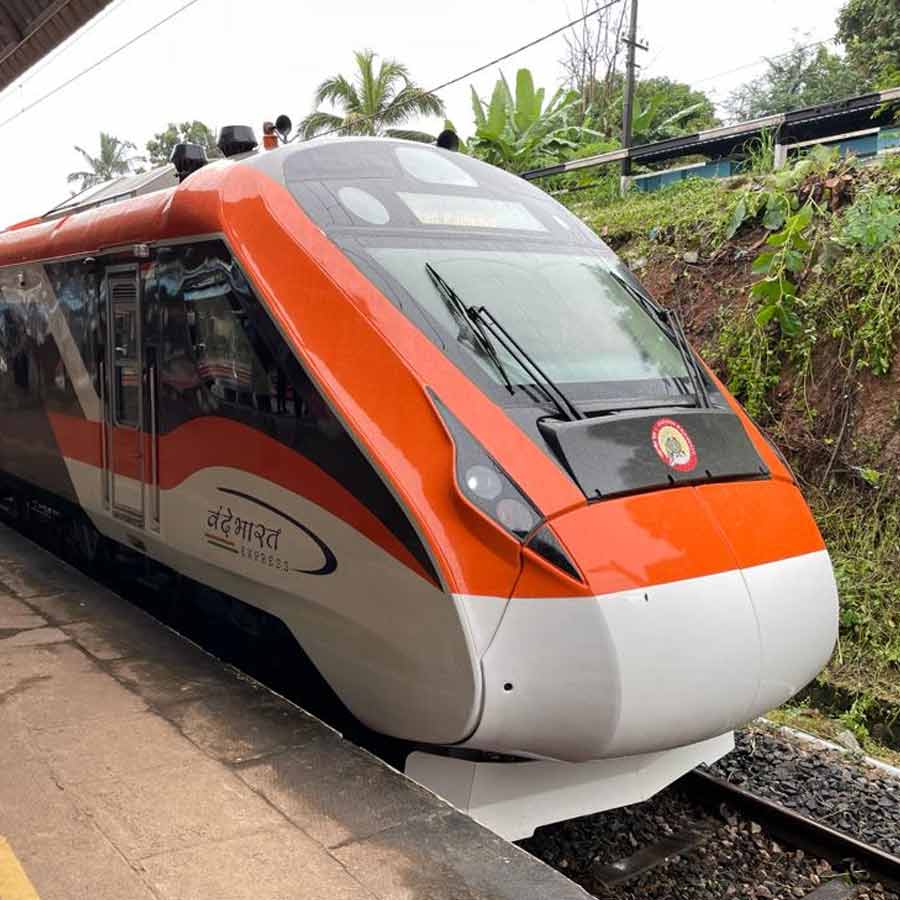 Worms found in food in Vande Bharat express dgtl