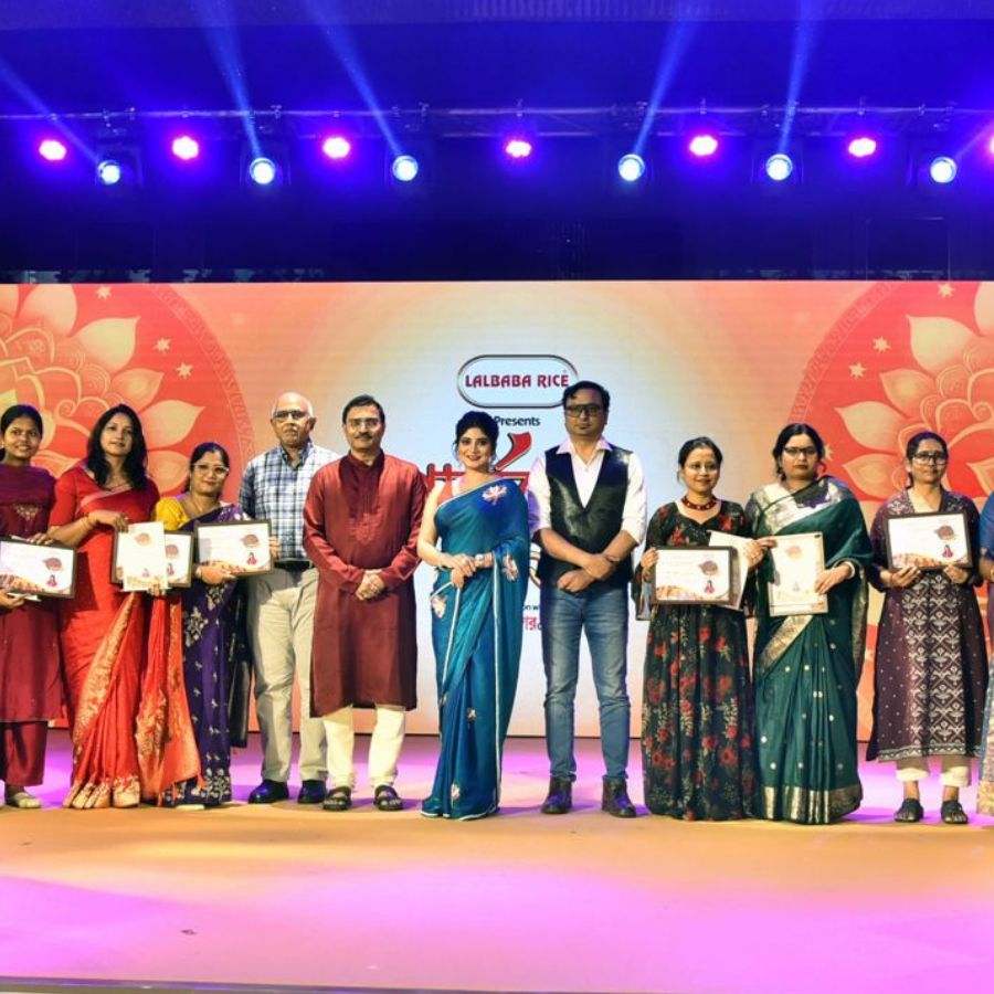 সন্দীপ্তা সেনের সঙ্গে রাজীব কুমার পাল, সুশান্ত সেনগুপ্ত, পলাশ নন্দী এবং প্রতিযোগীরা