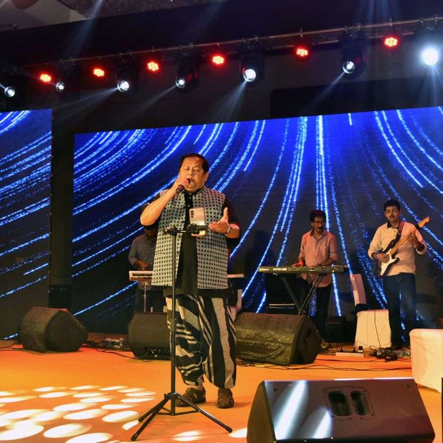 খরাজ মুখোপাধ্যায়