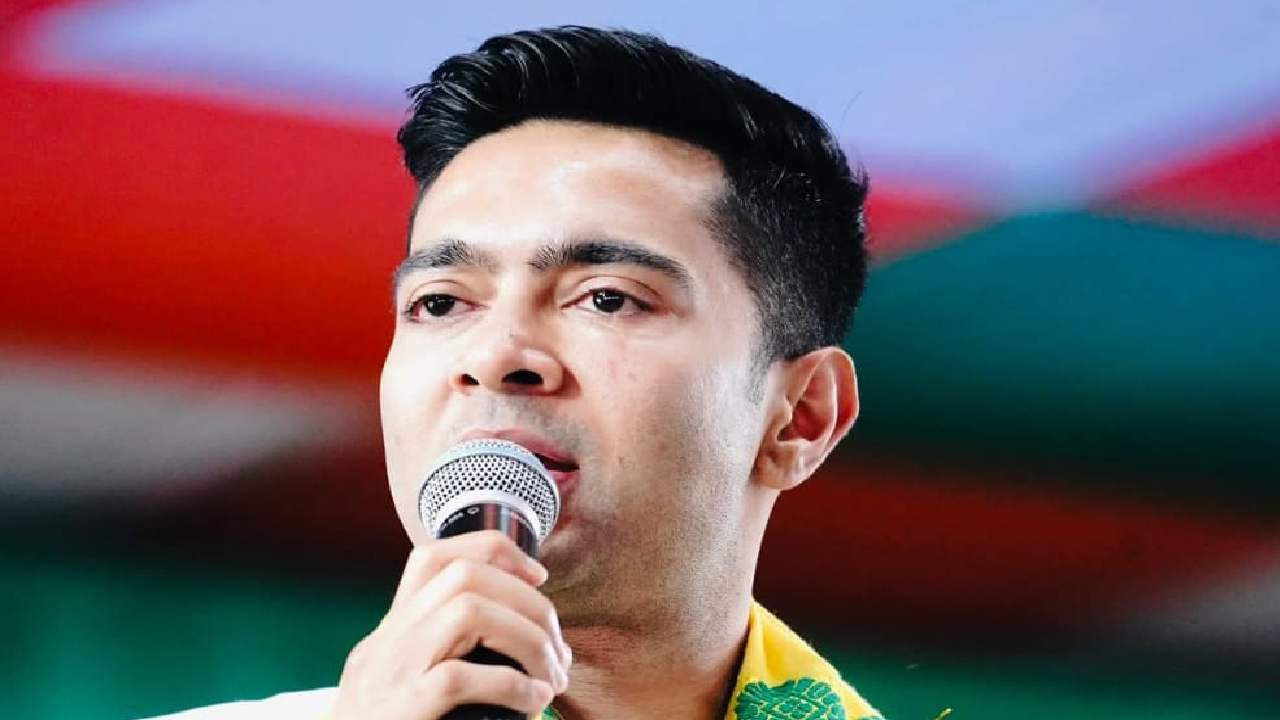 ধূপগুড়িতে তৃণমূলের সর্বভারতীয় সাধারণ সম্পাদক অভিষেক বন্দ্যোপাধ্যায়। বৃহস্পতিবার।