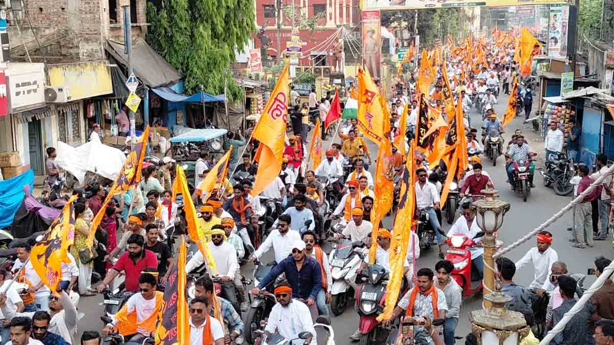 মেদিনীপুরে রামনবমী উপলক্ষে বাইক মিছিল। বৃহস্পতিবার।