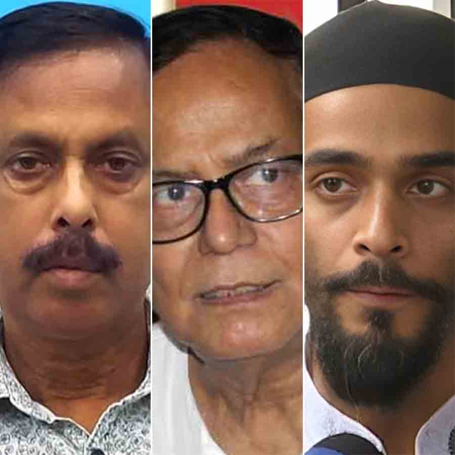 (বাঁ দিক থেকে) আরাবুল ইসলাম, মহম্মদ সেলিম, নওশাদ সিদ্দিকি।