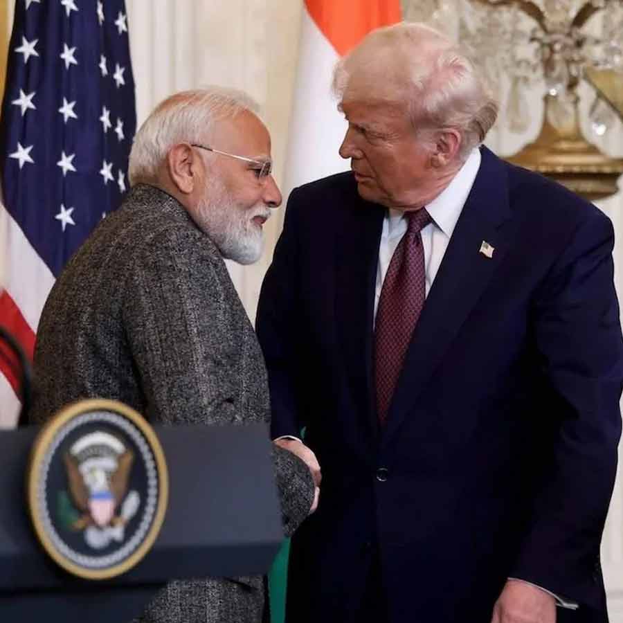 ভারতের প্রধানমন্ত্রী নরেন্দ্র মোদীর সঙ্গে আমেরিকার প্রেসিডেন্ট ডোনাল্ড ট্রাম্প।