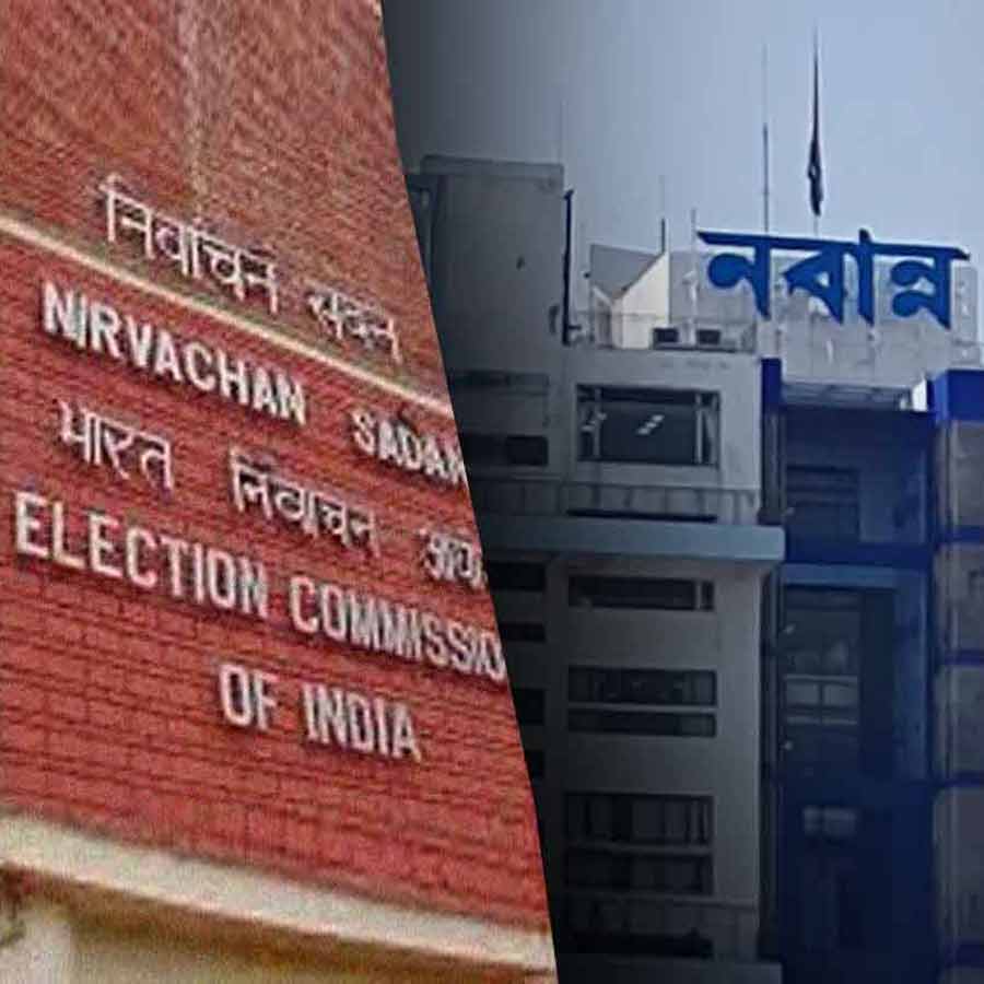 Allegations of \\\'Demotion\\\' of WBCS Officers Against Election Commission; Resentment Mounts Within State Administration