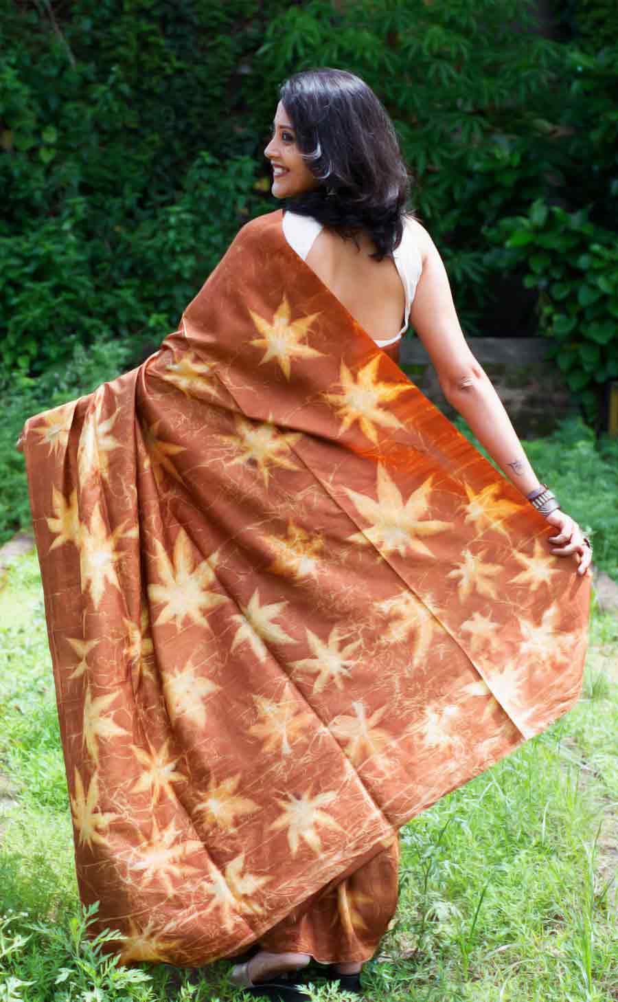 Eco-Print is a new trend in the eco-friendly fashion 