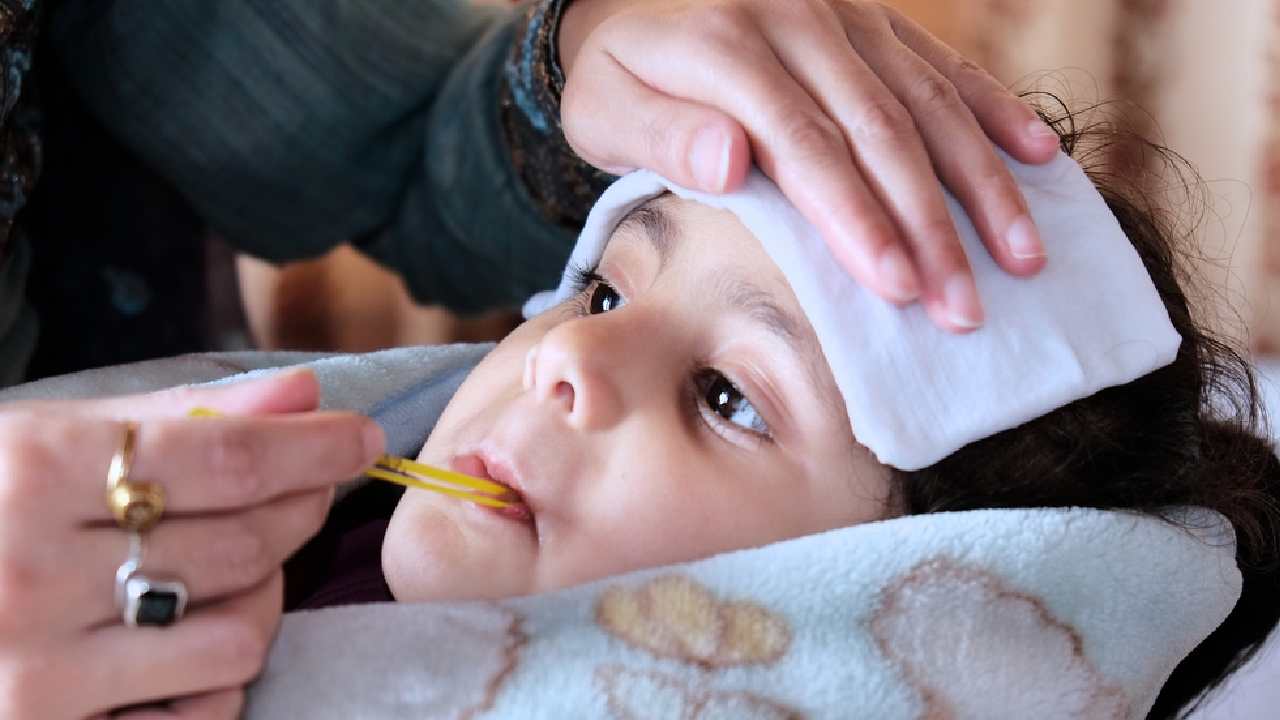 জ্বরের সময় স্পঞ্জিংয়ের নিয়মকানুন জেনে নিন।