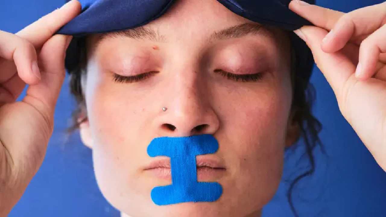 ঘুমোনোর আগে মাউথ টেপিং করলে কী সুবিধা হয়?