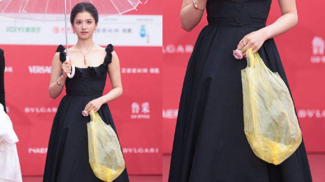 আবর্জনা ফেলার থলিই যখন ফ্যাশন স্টেটমেন্ট।