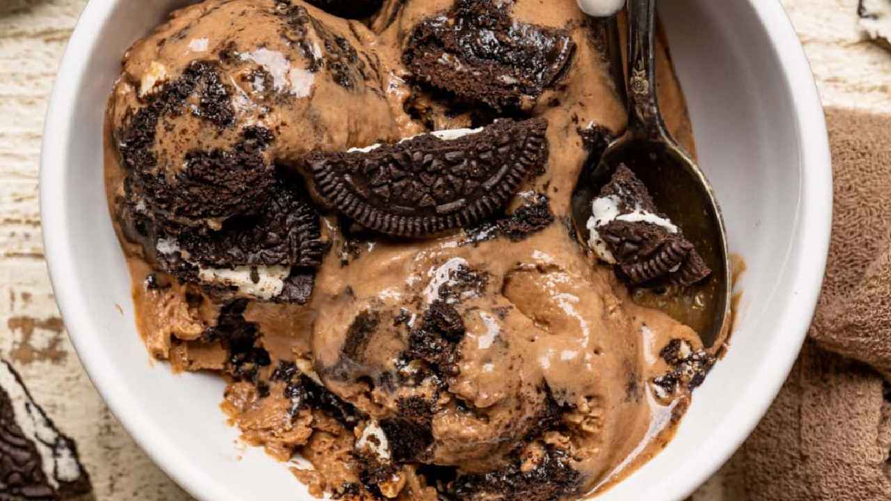 গরুর দুধ হজমে সমস্যা?  ল্যাক্টোজ়বিহীন আইসক্রিম বানাবেন কী ভাবে?