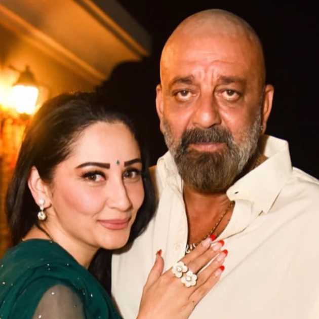 Sanjay Dutt tells paps to close to camera during family dinner outing dgtl