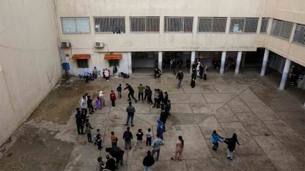 অস্থায়ী আশ্রয়শিবিরে লেবাননের শিশুরা।