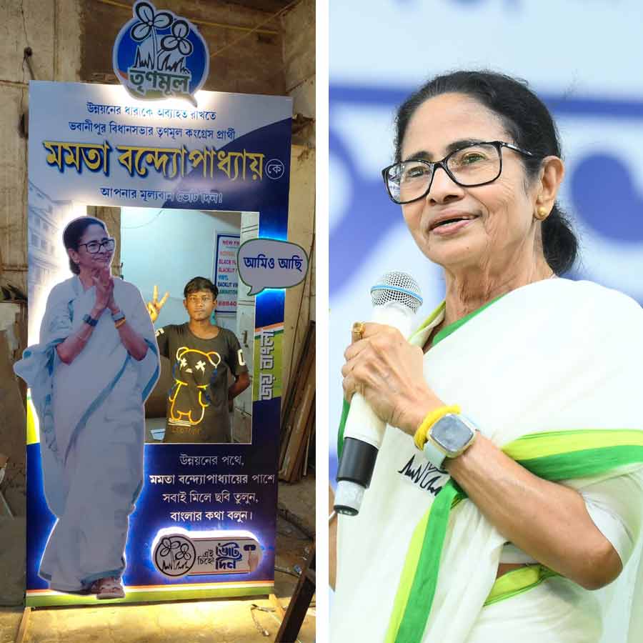 TMC is offering the opportunity to take photos with CM Mamata Banerjee during the election campaign in Bhabanipur