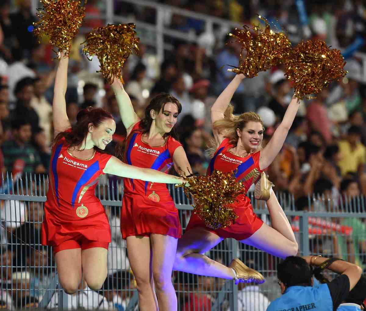 এই তালিকায় তৃতীয় স্থানে নাম লিখিয়েছে চেন্নাই সুপার কিংস। জানা গিয়েছে, তাদের দলের চিয়ারলিডারেরা ম্যাচপ্রতি ১৫ হাজার থেকে ১৭ হাজার টাকা পারিশ্রমিক পান।